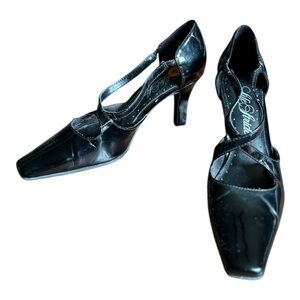 Life Stride Black Patent Leather Pumps Size 7 Square Toe Criss Cross Vamp